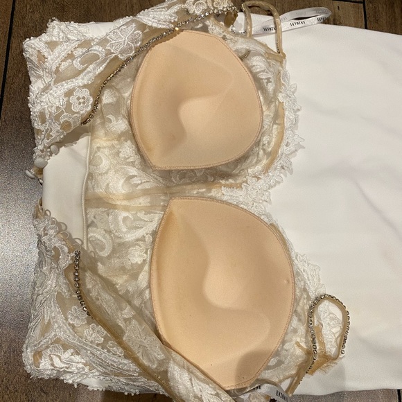 WEDDING DRESS - Picture 7 of 15